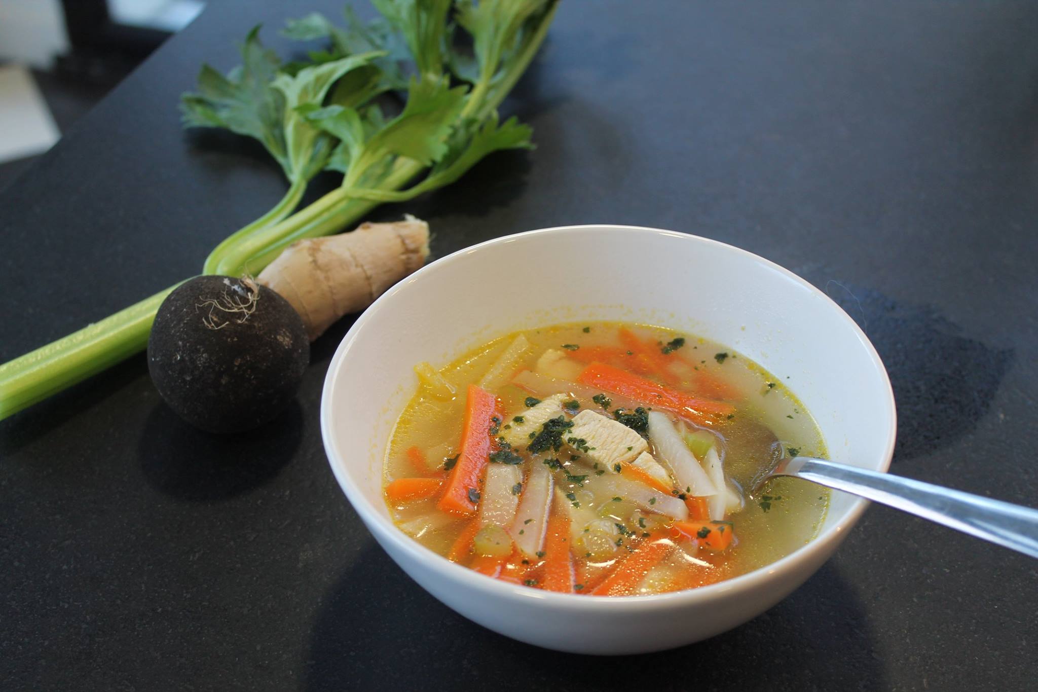 RECETTE : BOUILLON DETOX à la citronnelle &amp; à la volaille | Impulsions ...